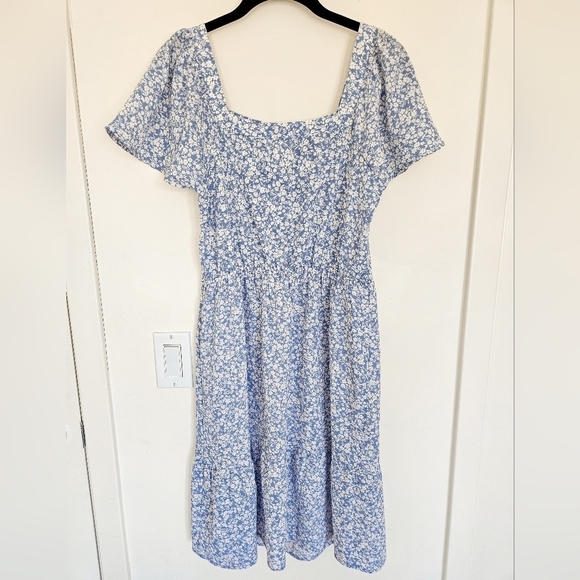 Monteau Square Neck Blue Dress with Daisies - Picture 5 of 9